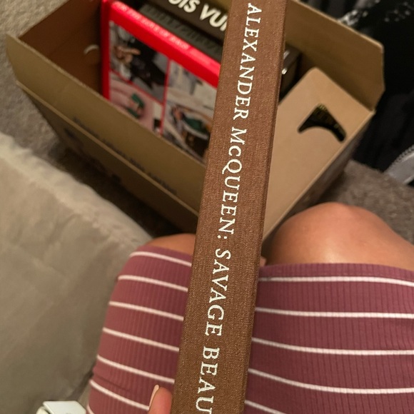 Alexander McQueen Savage Beauty Book - Picture 4 of 8